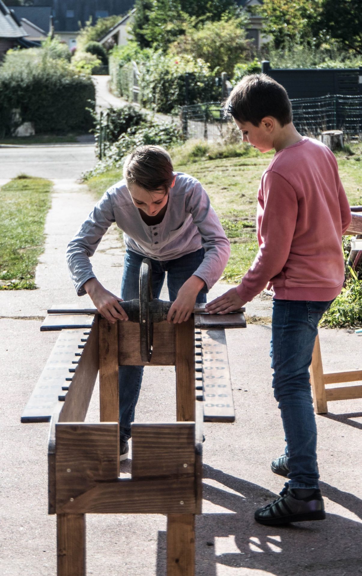 La meule jeu en bois traditionnel d'adresse